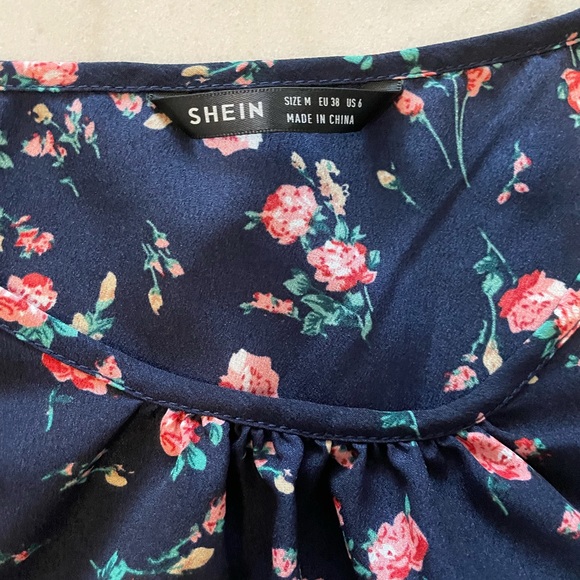 Floral Flutter Sleeve Top - Picture 2 of 2